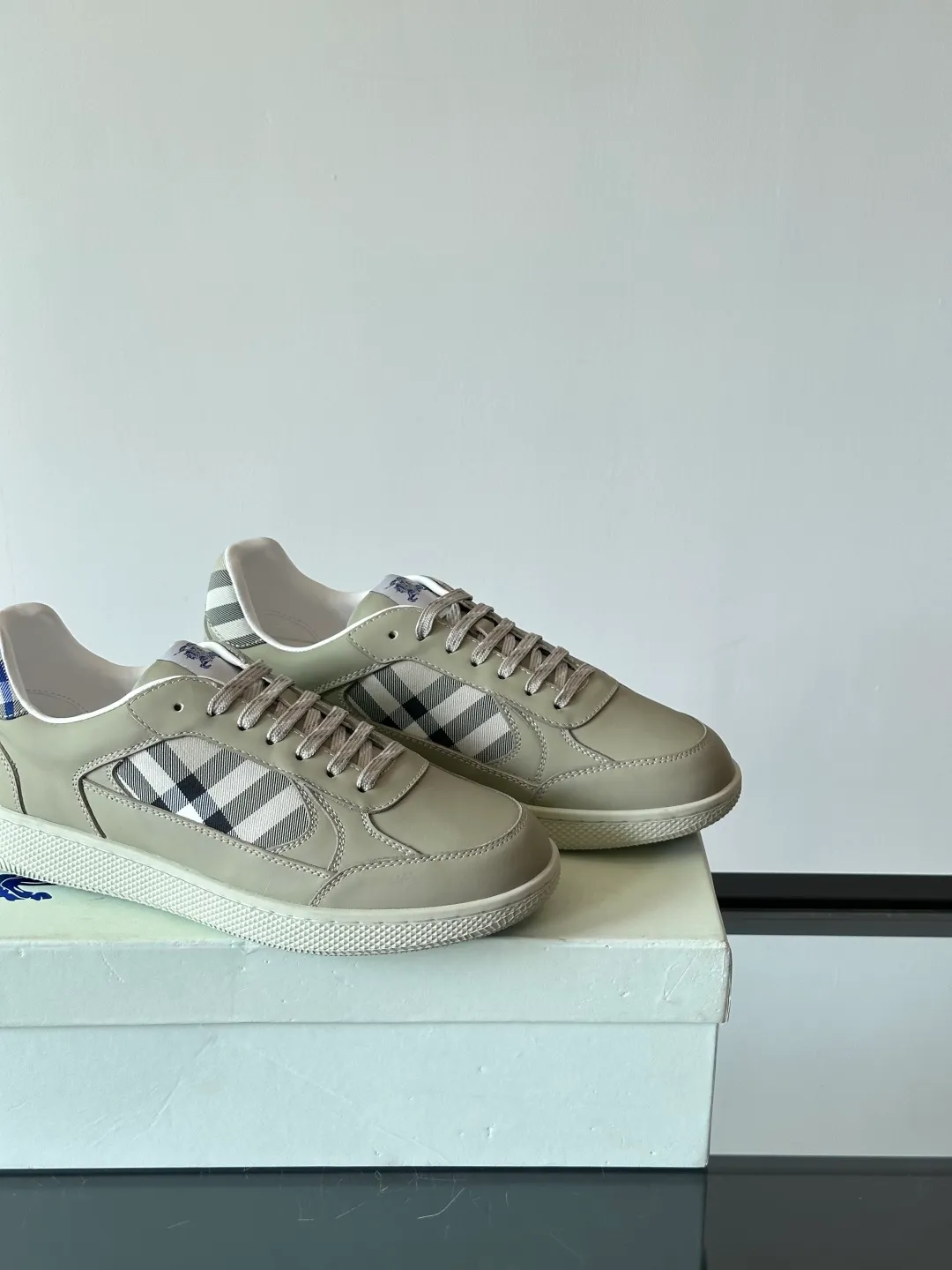 Men's shoes 💰p420 "Burberr＊" men's classic low-top sneakers, reinterpreted with Vintage retro plaid cotton and cowhide materials, decorated with a new brand logo. First-layer sheepskin lining, embossed Burberry lettering logo on the heel, T men's shoes 💰pU original outsole! Code number 38-44 (45 customized)